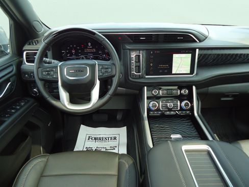 Used 2024 GMC Yukon Denali w/ Advanced Technology Package AWD/4WD image 12