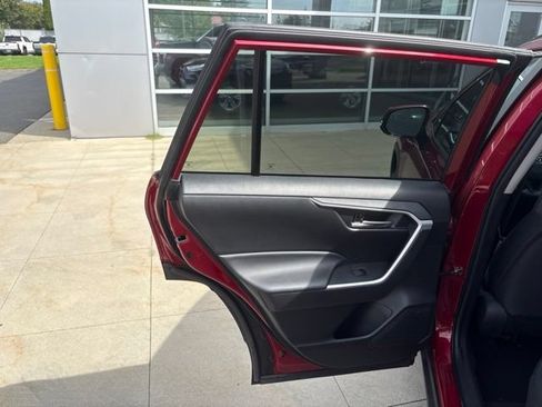Used 2025 Toyota RAV4 XLE AWD/4WD image 29