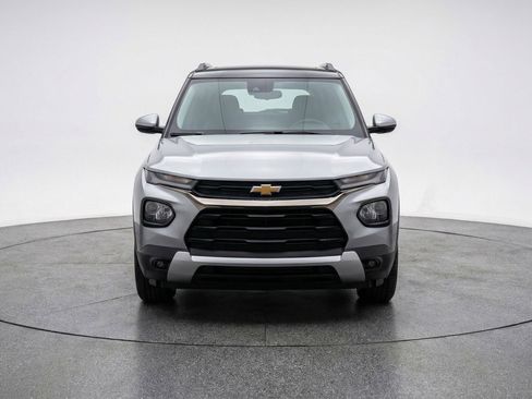 Used 2025 Chevrolet TrailBlazer LT FWD image 2