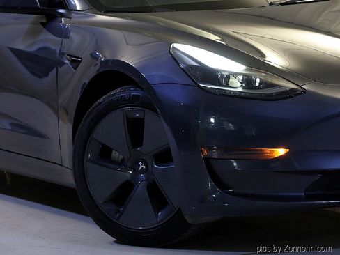 Used 2023 Tesla Model 3 Standard Range image 3