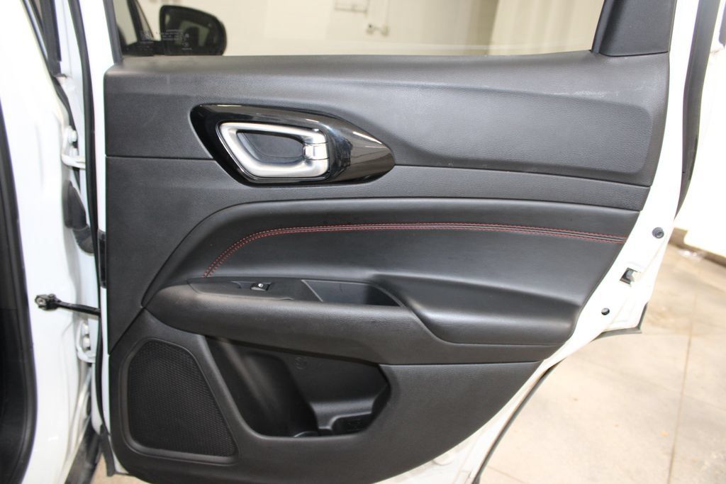 Used 2025 Jeep Compass Trailhawk AWD/4WD image 33