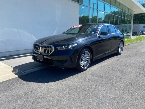 Used 2024 BMW 530i xDrive w/ Convenience Package AWD/4WD image 3
