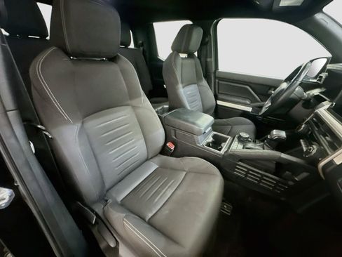 Used 2024 Toyota Tacoma TRD Off-Road AWD/4WD image 32