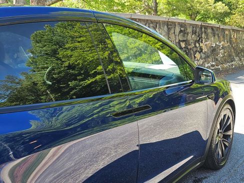 Used 2023 Tesla Model X image 18