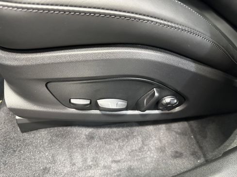 New 2025 Porsche Macan 4S Electric AWD/4WD image 19