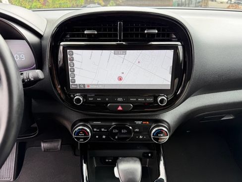Used 2023 Kia Soul GT-Line FWD image 21