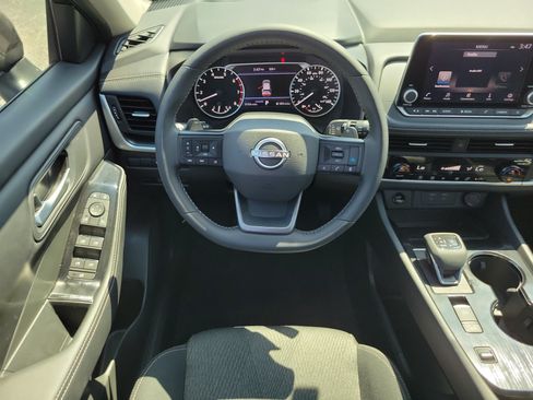 Used 2026 Nissan Rogue SV FWD image 22