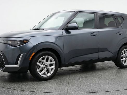 Used 2025 Kia Soul LX w/ LX Technology Package FWD image 3