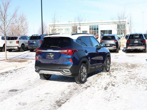 Used 2023 Kia Seltos S image 4