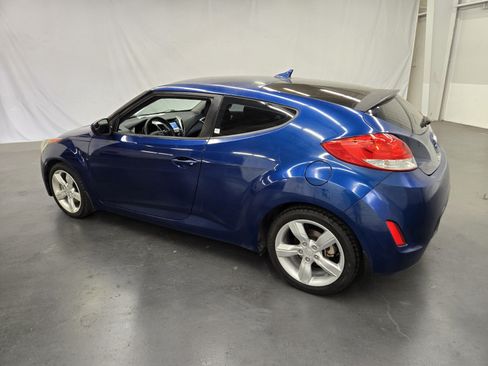Used 2015 Hyundai Veloster FWD image 3