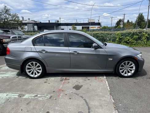 Used 2011 BMW 328i xDrive Sedan AWD/4WD image 6