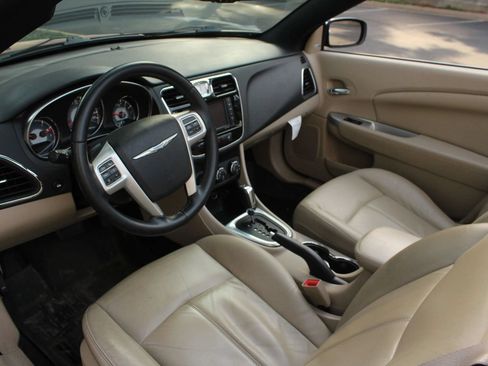 Used 2013 Chrysler 200 Limited FWD image 13