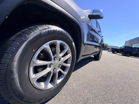 Used 2016 Jeep Grand Cherokee Limited RWD image 14