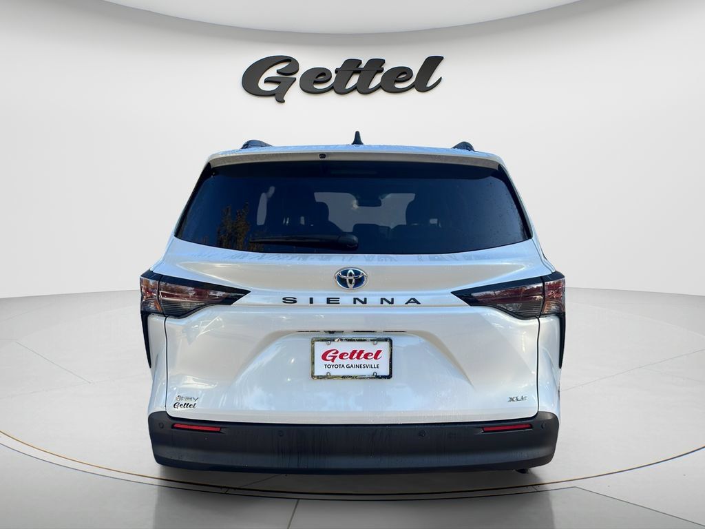 Certified 2025 Toyota Sienna XLE FWD image 6