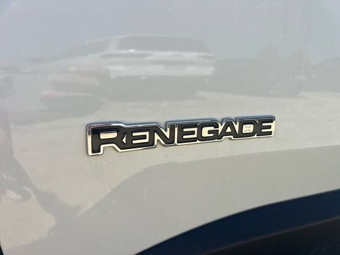 Used 2023 Jeep Renegade Latitude AWD/4WD image 40
