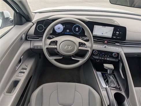 Used 2024 Hyundai Elantra SEL image 27