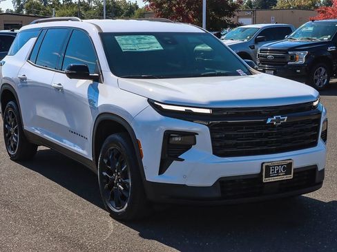 New 2026 Chevrolet Traverse LT w/ Enhanced Driving Package image 5