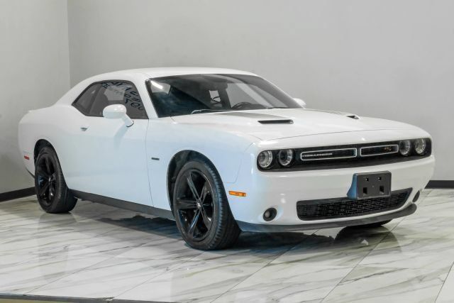 Used 2017 Dodge Challenger R/T RWD image 9
