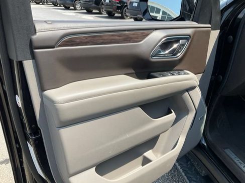 Used 2021 Chevrolet Suburban Z71 w/ Z71 Off-Road Package AWD/4WD image 7