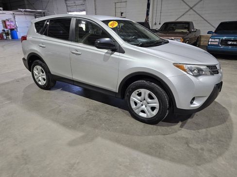 Used 2015 Toyota RAV4 LE AWD/4WD image 16