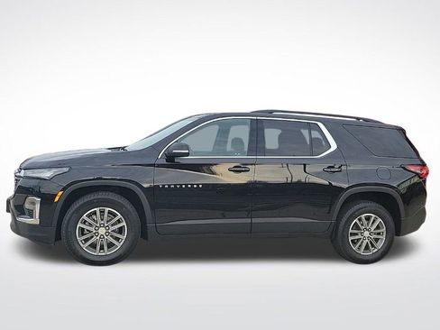 Used 2023 Chevrolet Traverse LT image 2