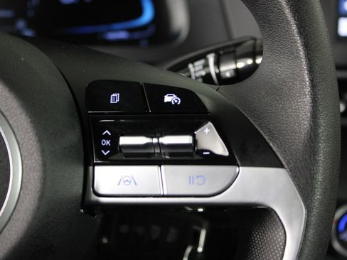 Certified 2025 Hyundai Elantra SE image 25