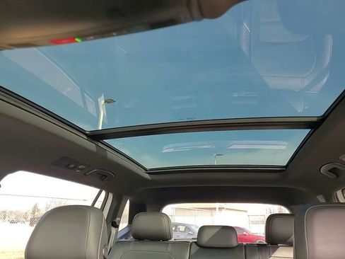 Used 2022 Volkswagen Tiguan SEL R-Line image 26