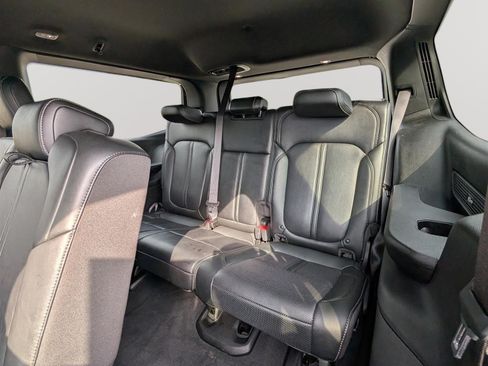Used 2024 Jeep Wagoneer Series II w/ Flexible Seating Group AWD/4WD image 13