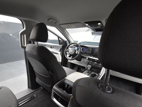 Certified 2024 Kia Carnival LX image 20