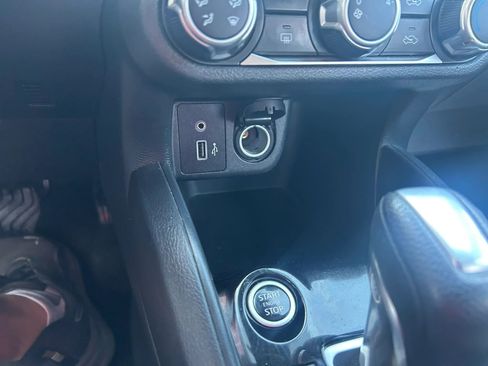 Used 2021 Nissan Versa SV FWD image 17