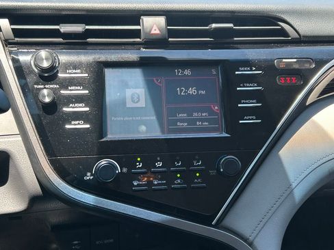 Used 2018 Toyota Camry LE FWD image 18