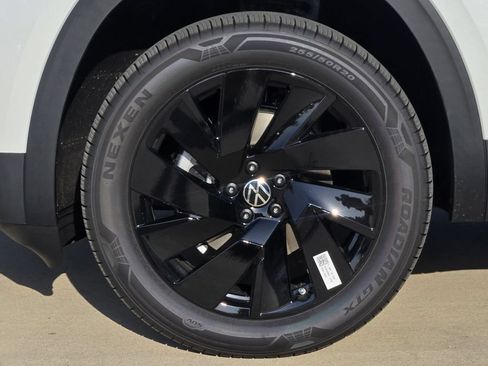 New 2026 Volkswagen Atlas Cross Sport SE FWD image 11