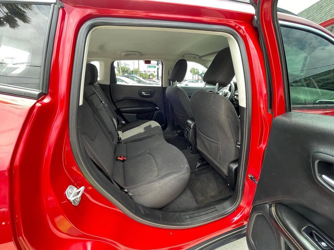 Used 2020 Jeep Compass Sport w/ Tech Group FWD image 17