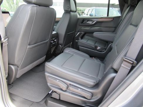 Used 2025 GMC Yukon Denali AWD/4WD image 35