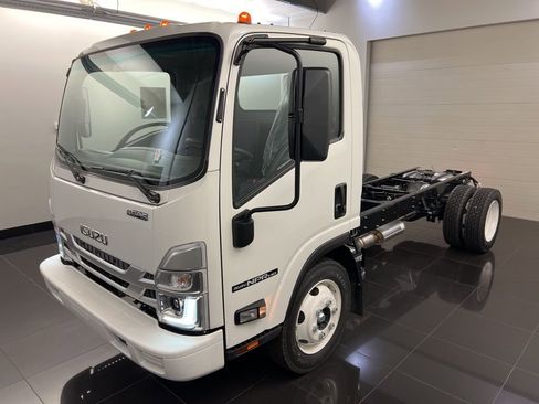 New 2025 Isuzu NPR image 2