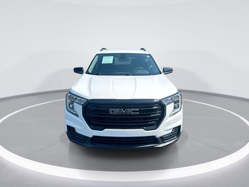 Used 2023 GMC Terrain SLE w/ Elevation Edition FWD image 3