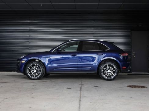 Certified 2025 Porsche Macan AWD/4WD image 2