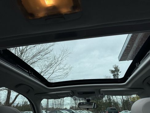 Used 2018 Subaru Forester 2.5i Premium w/ All-Weather Package image 14