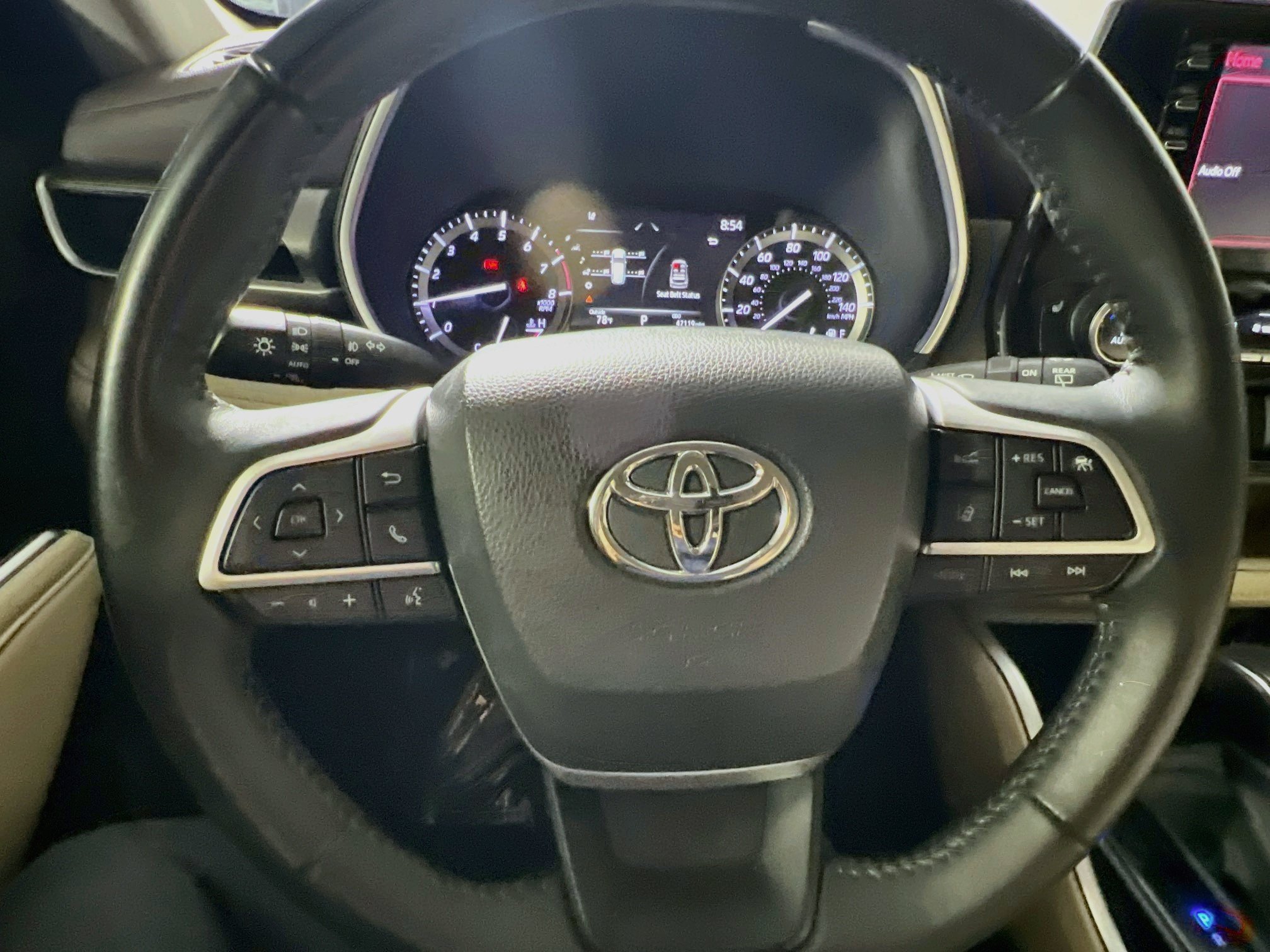 Used 2022 Toyota Highlander XLE FWD image 18