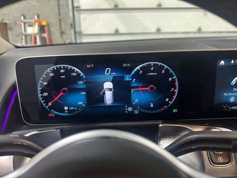 Certified 2021 Mercedes-Benz GLB 250 4MATIC image 20