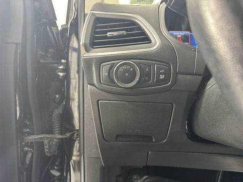 Used 2024 Ford Edge Titanium image 16