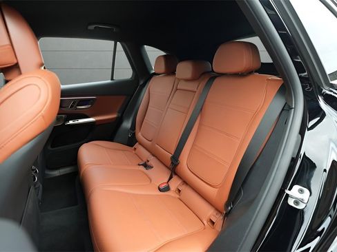 Used 2023 Mercedes-Benz GLC 300 4MATIC w/ Exclusive Trim Package image 26