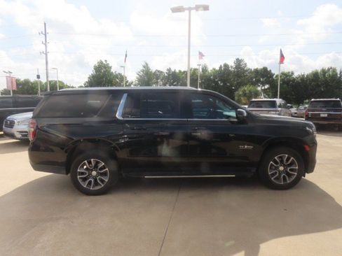 Used 2021 Chevrolet Suburban LT w/ LT Signature Package RWD image 8
