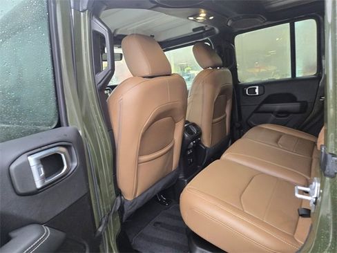 Used 2022 Jeep Wrangler Unlimited Sahara w/ Cold Weather Group image 15