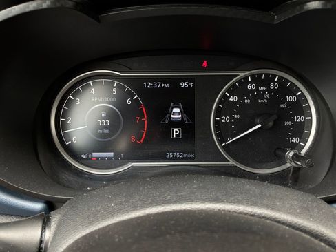 Used 2025 Nissan Versa SV FWD image 33