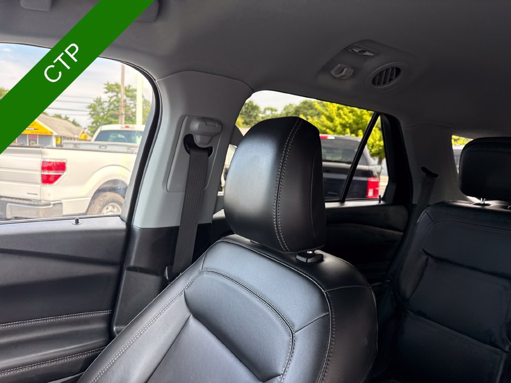 Used 2023 Ford Explorer XLT w/ Equipment Group 202A AWD/4WD image 31