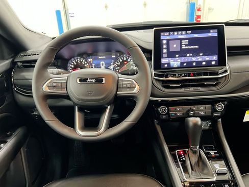 New 2026 Jeep Compass Latitude image 19