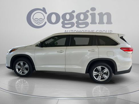 Used 2018 Toyota Highlander Limited FWD image 2