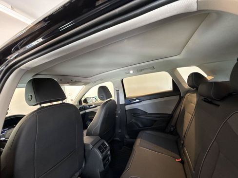 Used 2024 Volkswagen Taos SE w/ Panoramic Sunroof Package AWD/4WD image 16