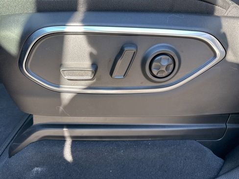 New 2024 Jeep Wagoneer Base w/ Premium Group I image 26